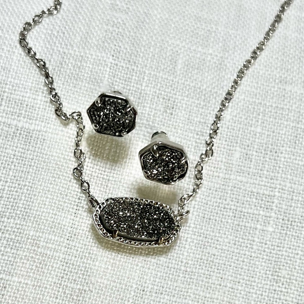 Kendra Scott set necklace and earrings